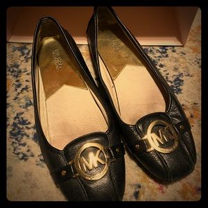 Michael Kors Fulton metallic logo flat, size 9